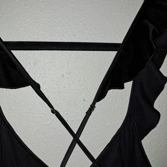 Victoria Secret Velvet V Neck Romper Ruffle Trim Black Relaxed Fit Size Medium - Picture 5 of 8